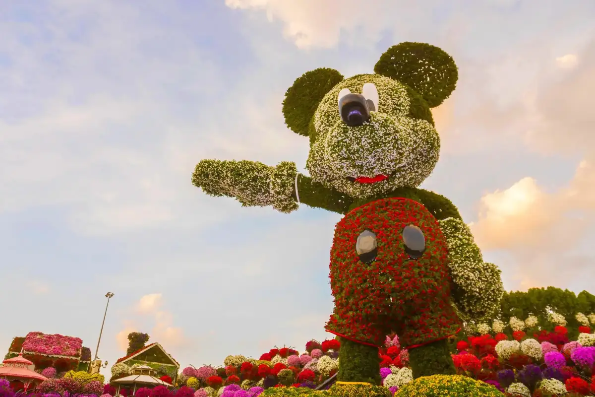 Un'attrazione colorata nel cuore del deserto: visita al Giardino dei Fiori Miracolo di Dubai
