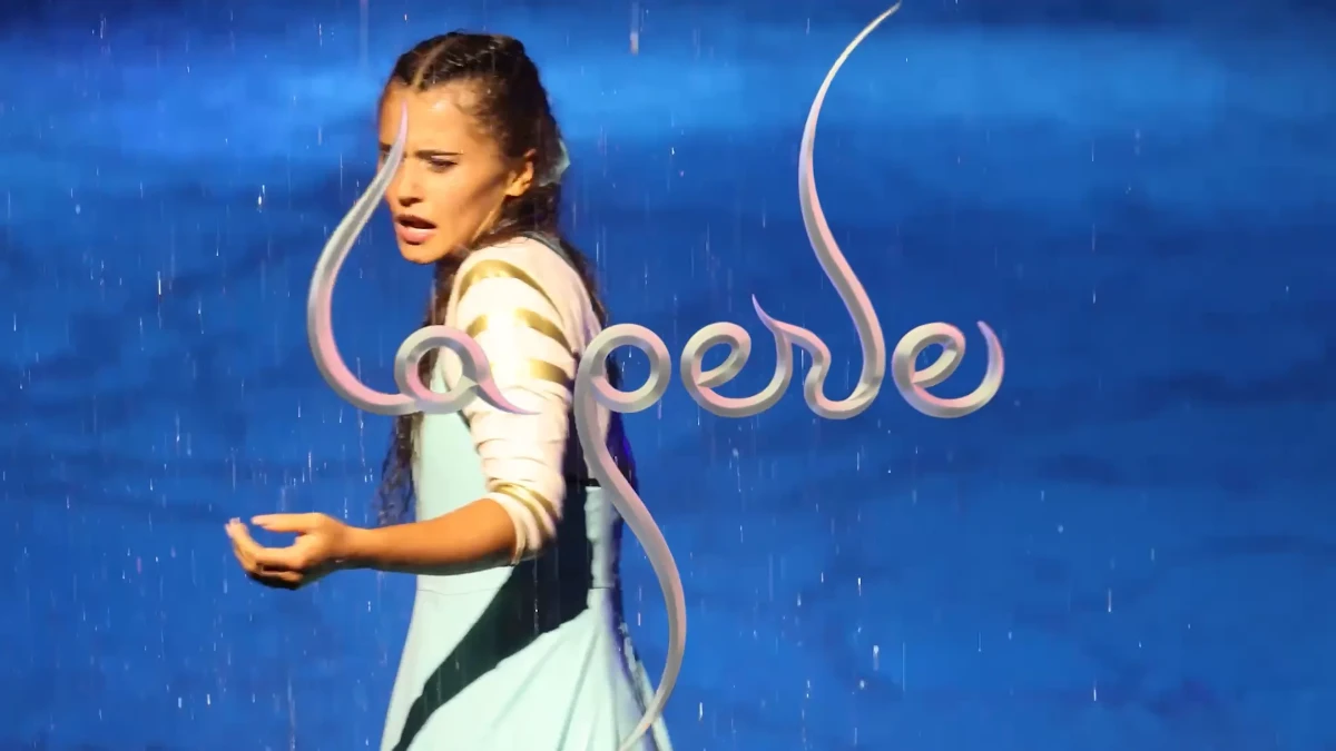 La Perle: Uno Spettacolo di Acrobazie Acquatiche dal Vivo
