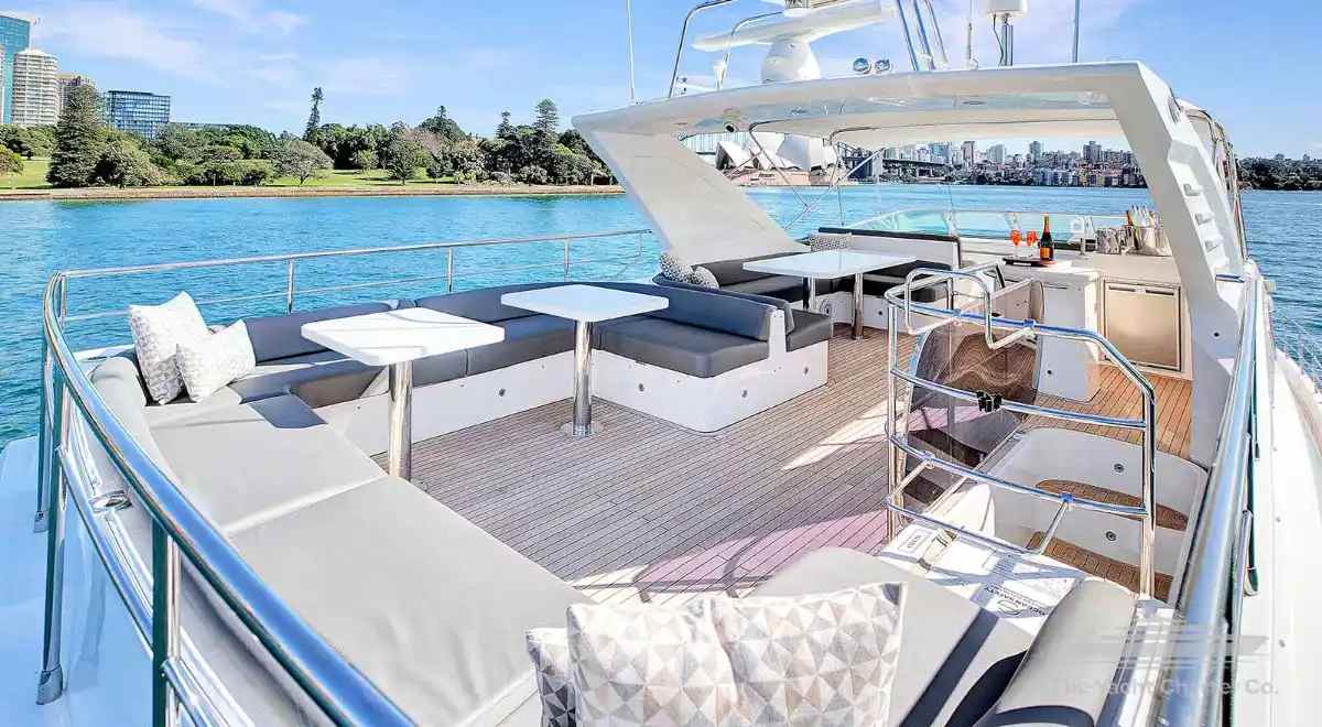 Price of the Mega Yacht Ocean Empress tour