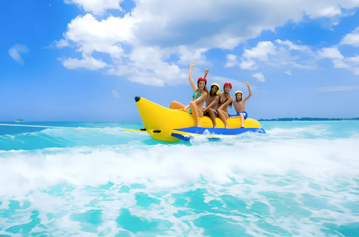 Est-ce que le banana boat est adapté aux familles et aux enfants ?