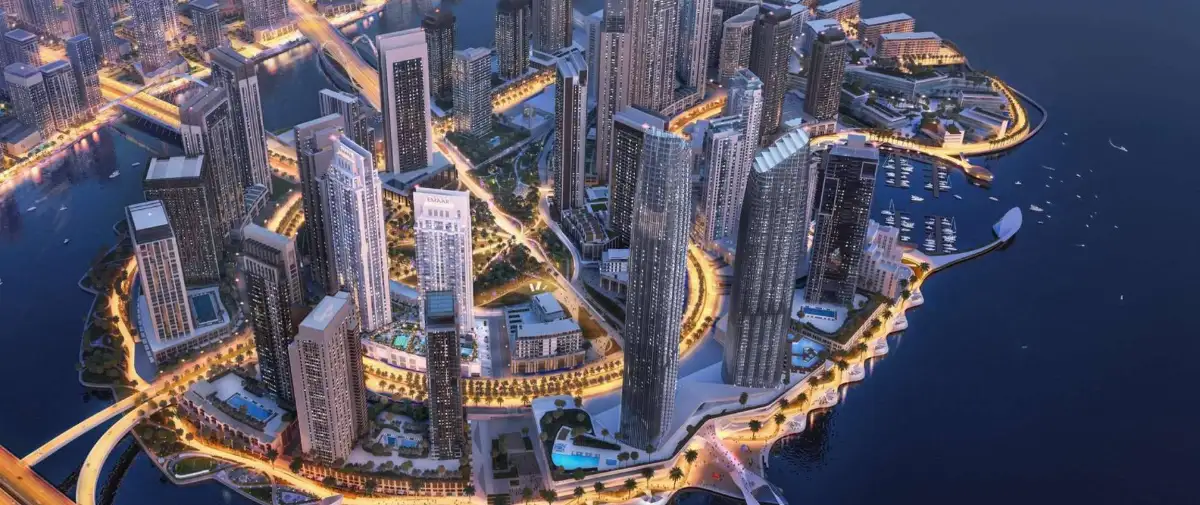 Crociera notturna a Dubai; cena, luci e musica sull'acqua