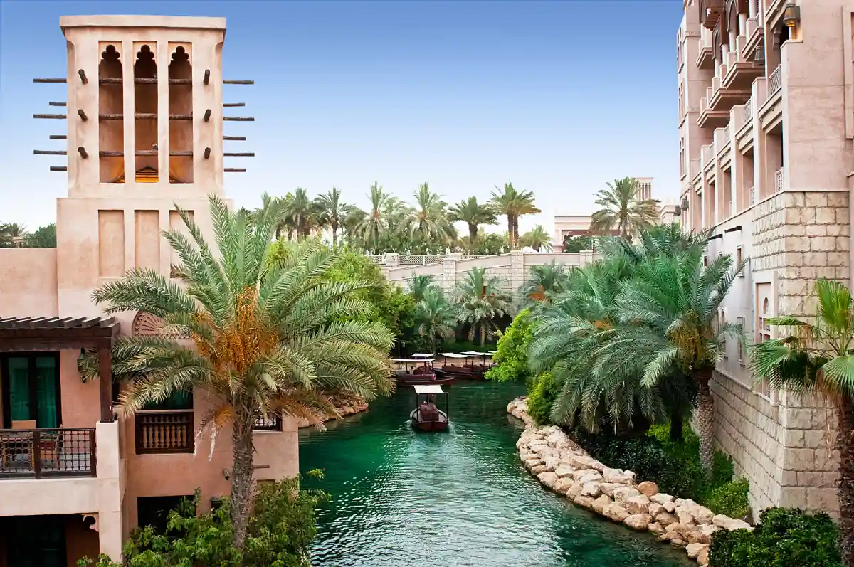 مدینہ الجمیرا میں عالیشان ہوٹل۔