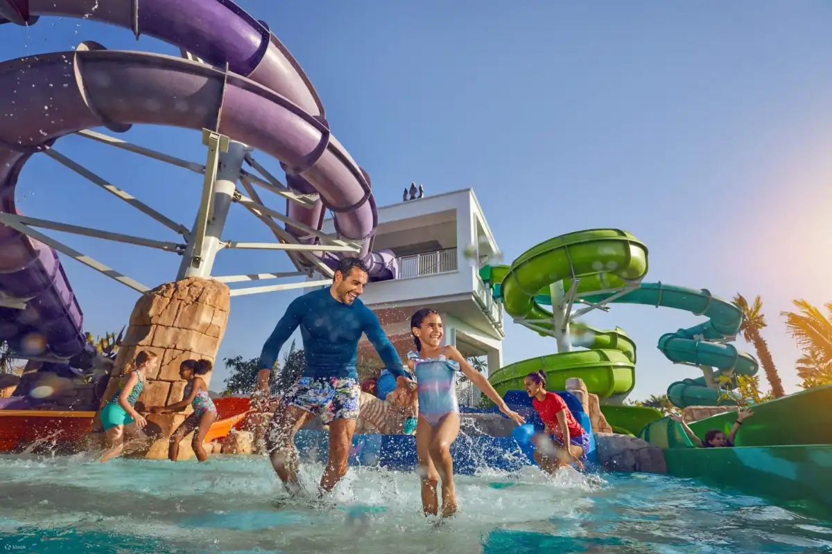 Divertimento per tutte le età nel parco acquatico Aqua Fun