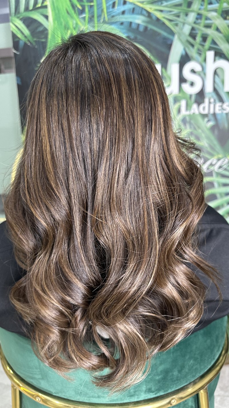 블러시 앤 컬스 레이디스 살롱 & 스파 | 알 만쿨 - womenhairsalon